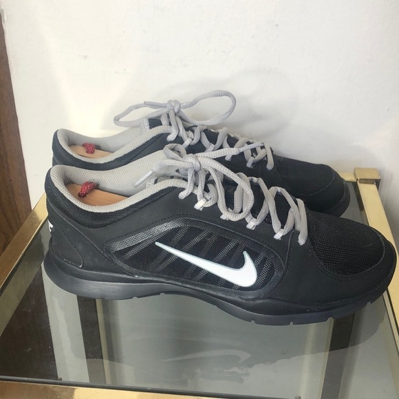 Nike women’s athletic training shoes size 9 - Picture 3 of 11